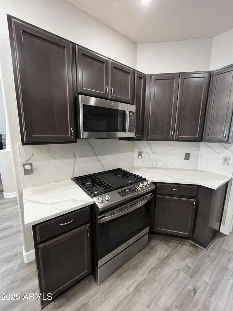 8) 55149-67e110e48f4f5