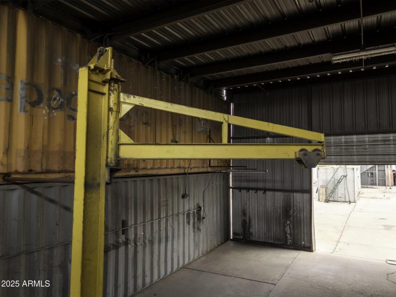 UAS Work Bay 7 Crane