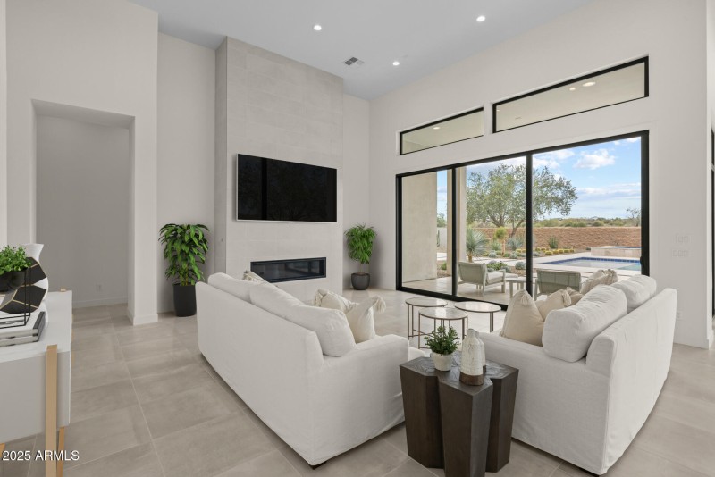 15) GREAT ROOM_final