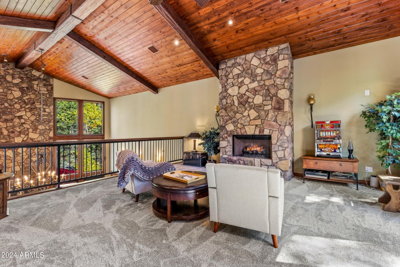 Gorgeous Loft with Fire Place