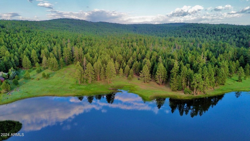 2 minute walk to Lake Odel (1)