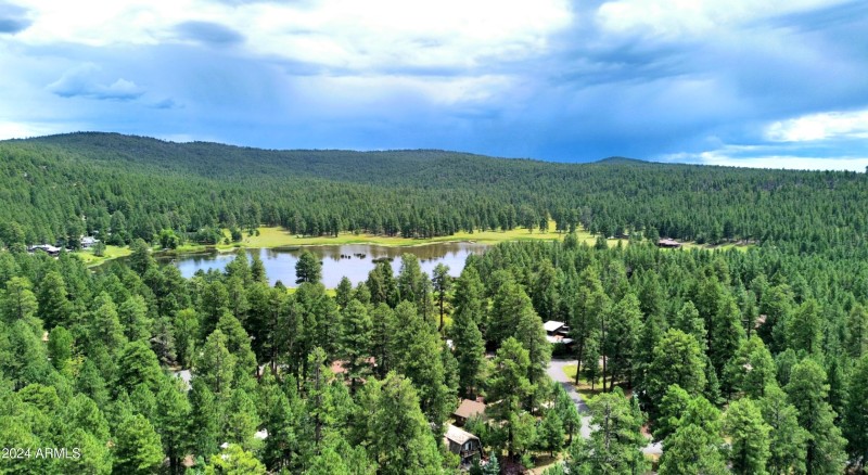 2 minute walk to Lake Odel (1)