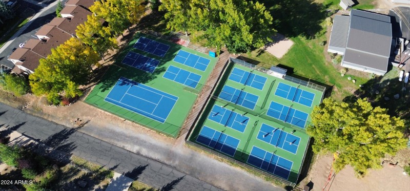 3 miniute walk to Pickelball Courts (1)