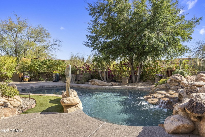 Refreshing Pool & Spa