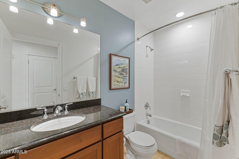 7-web-or-mls-6803-e-main-st