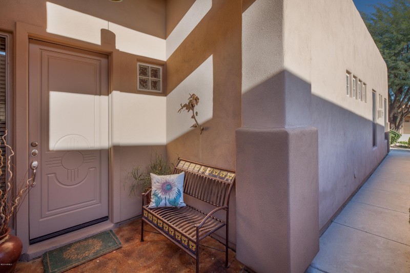 005_Entry Sitting Area