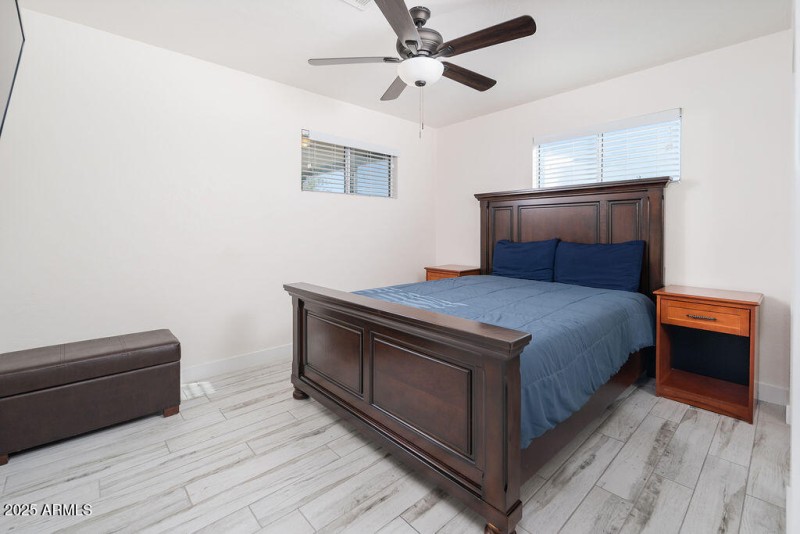 2nd Guest bed, 1 queen, from door