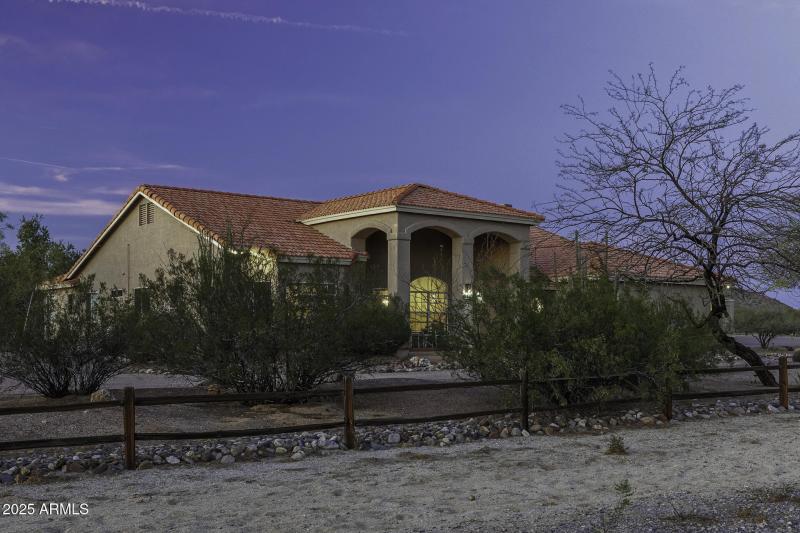 Twilight Front Left Fenceline