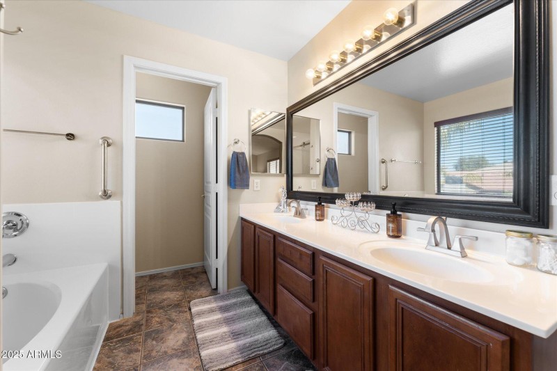 33-033-primary-bathroom