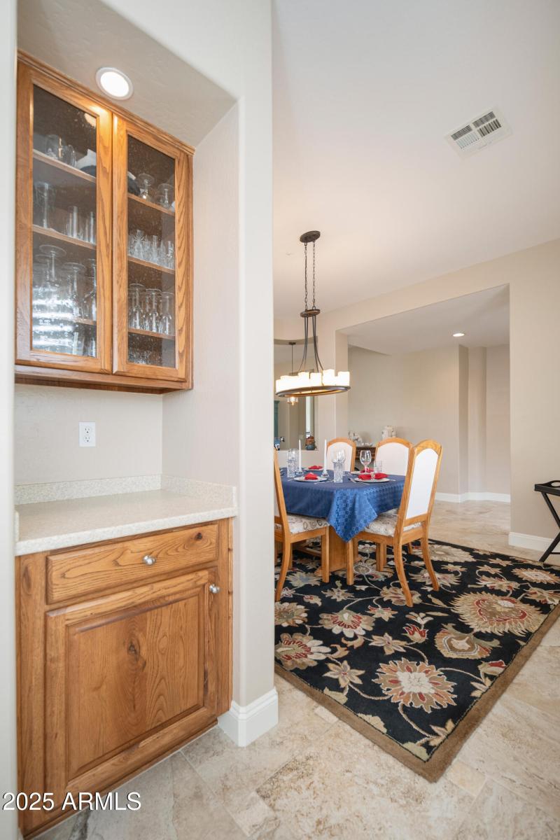 10_Bar Area Between Kitchen and DR