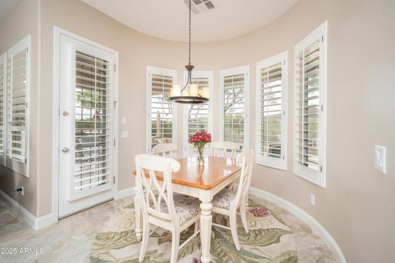 17_Casual Dining Area_Terrific Views