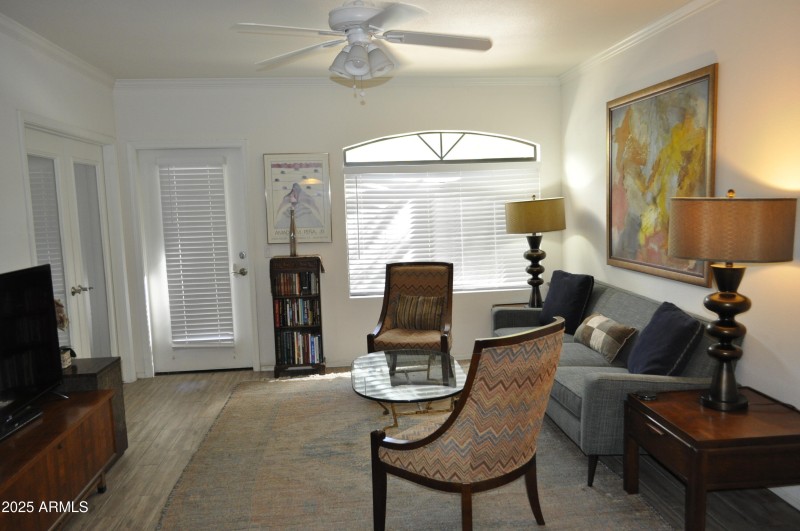 LIVINGROOM 1 (1)
