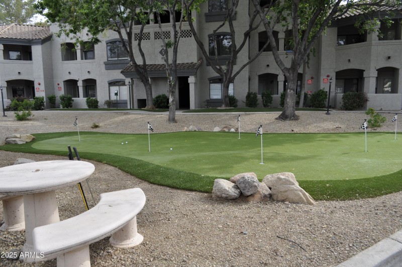 PUTTING GREEN 1