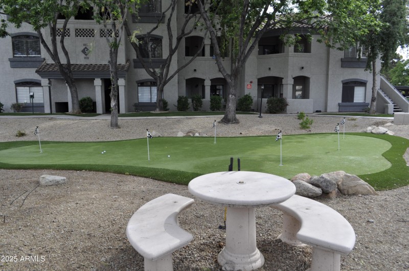 PUTTING GREEN 2