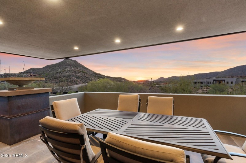 037-Dining Room Covered Patio
