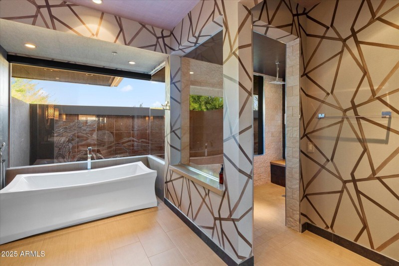 050-Primary Bedroom Tub _ Shower
