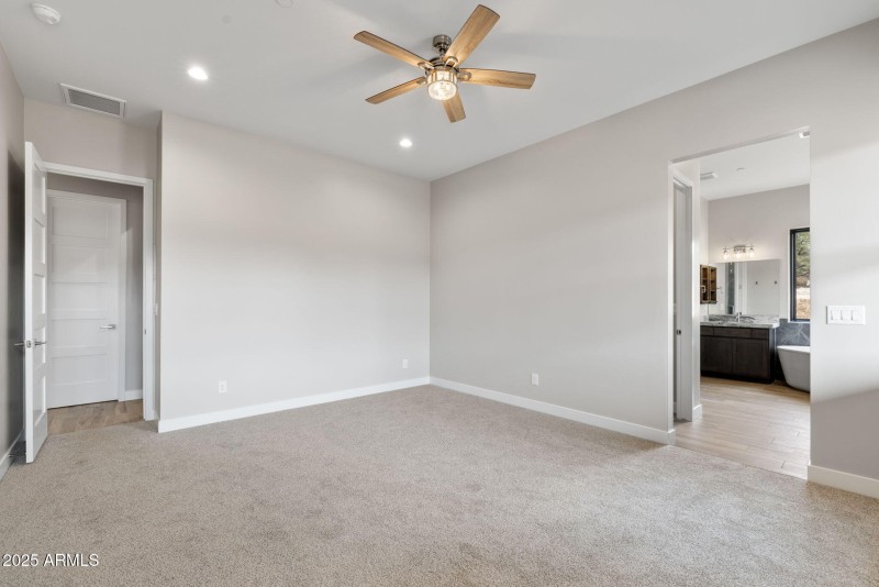 32-Primary Bedroom_2