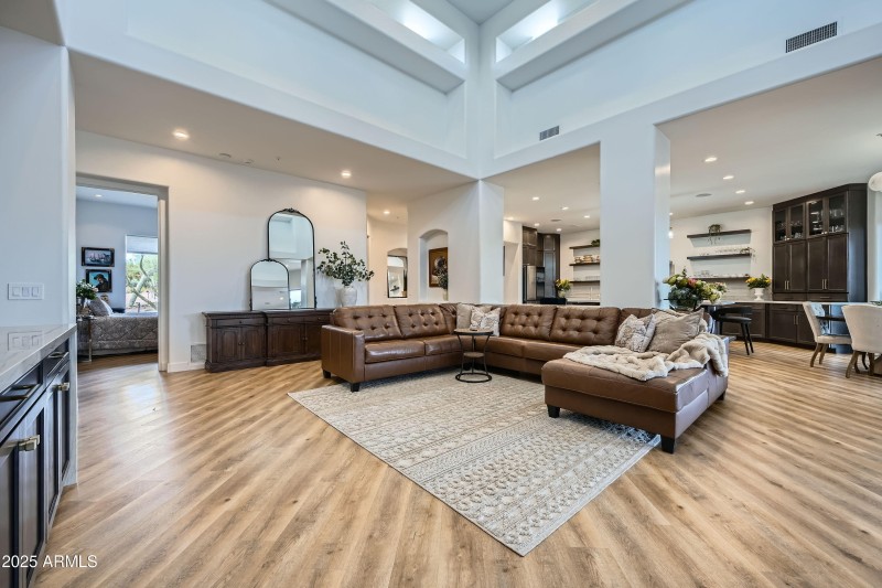 7975 E Dale Ln - MLS Sized - 009 - 15 Li