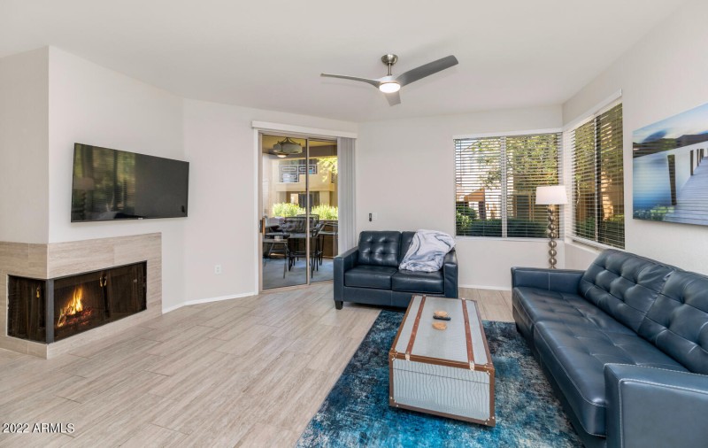 1411 E Orangewood Ave-large-006-014-1411