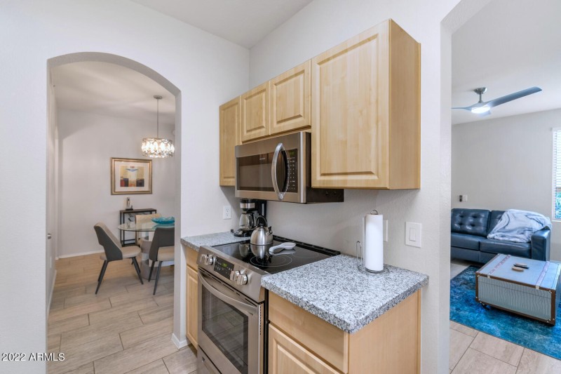 1411 E Orangewood Ave-large-011-024-1411