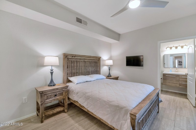 1411 E Orangewood Ave-large-013-022-1411