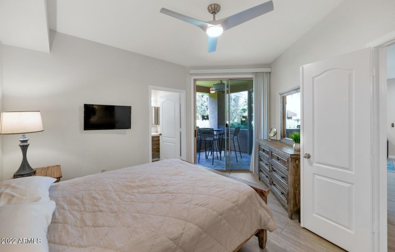 1411 E Orangewood Ave-large-014-013-1411