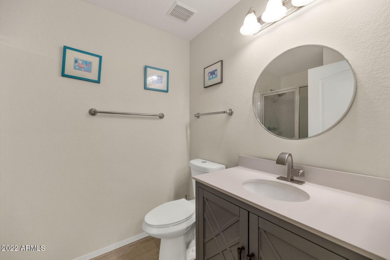 1411 E Orangewood Ave-large-019-021-1411