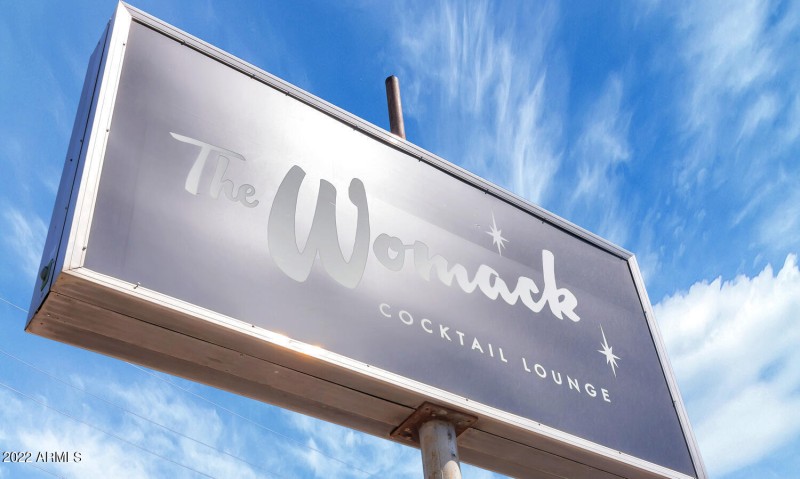 1411 E Orangewood Ave-large-031-002-1411