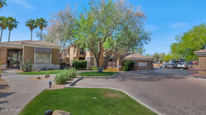 1411 E Orangewood Ave-large-002-009-1411