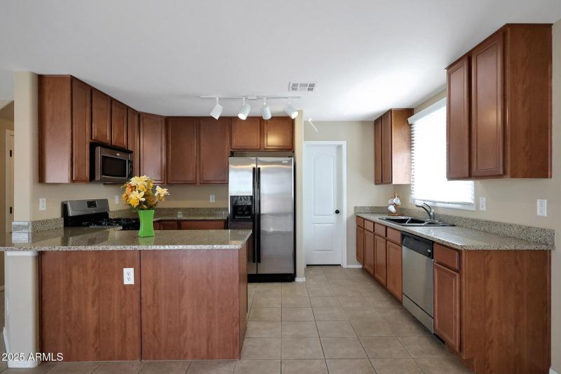 Stainless Steel Apliances Included