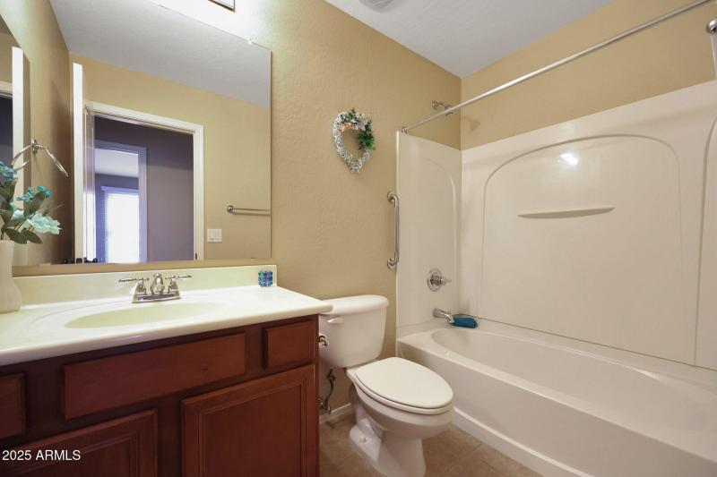 Upstairs full bathroom