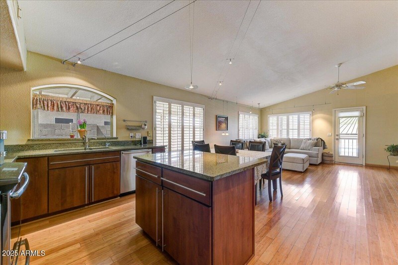 06-Kitchen to Family Room