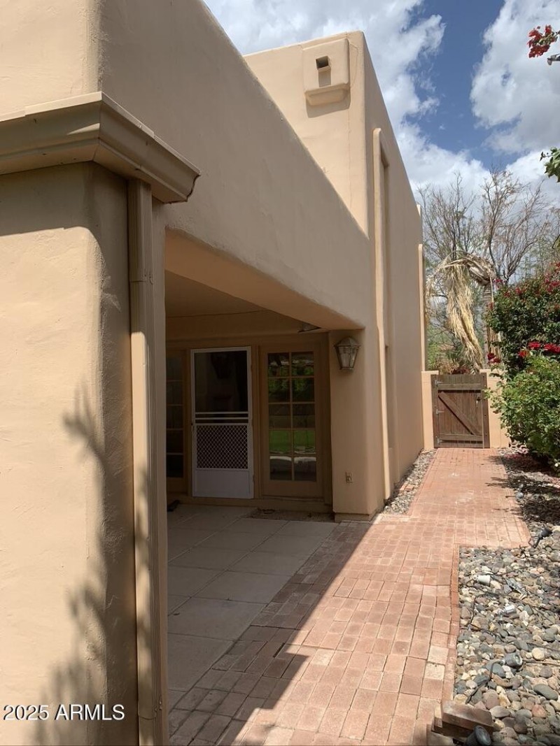 Patio walkway to backyard