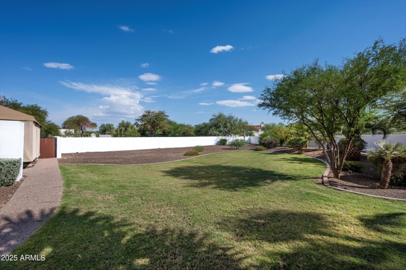 60-5901 E Mountain View Rd-60