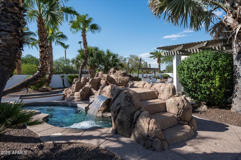 57-5901 E Mountain View Rd-57