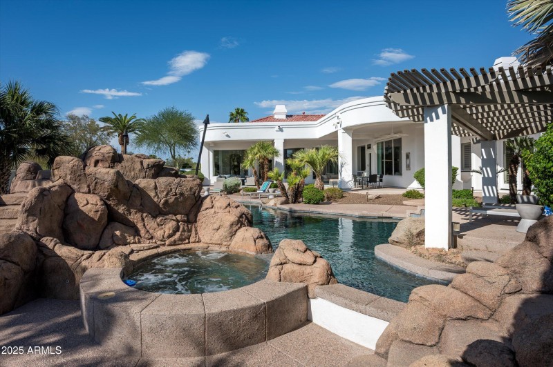 56-5901 E Mountain View Rd-56