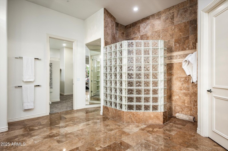 35-5901 E Mountain View Rd-35