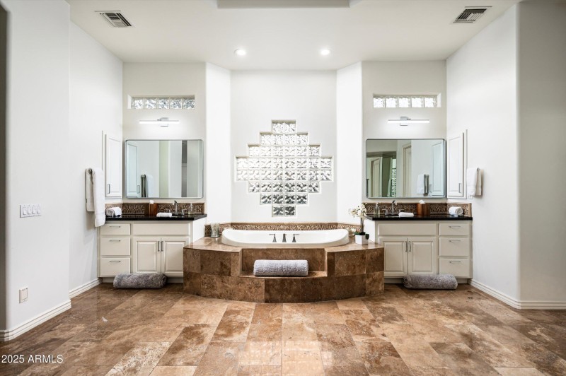 34-5901 E Mountain View Rd-34