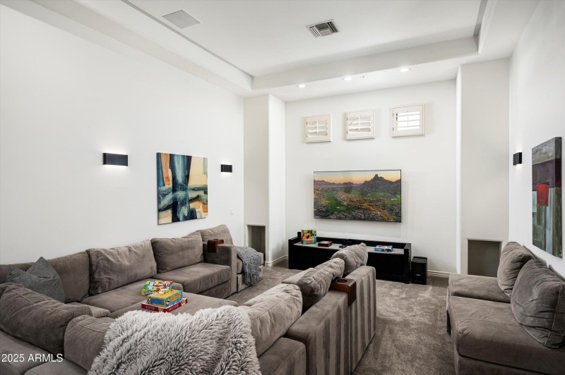 25-5901 E Mountain View Rd-25