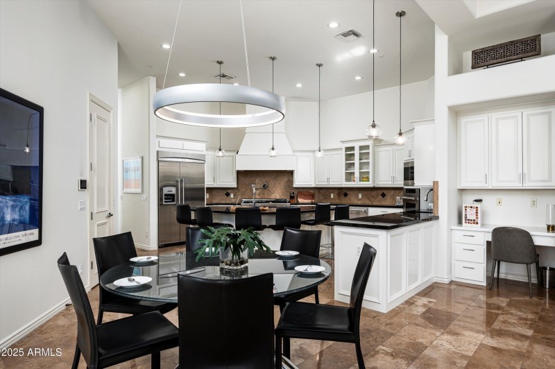 19-5901 E Mountain View Rd-19