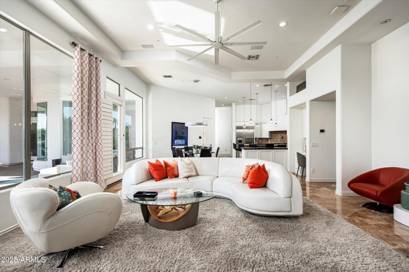 18-5901 E Mountain View Rd-18