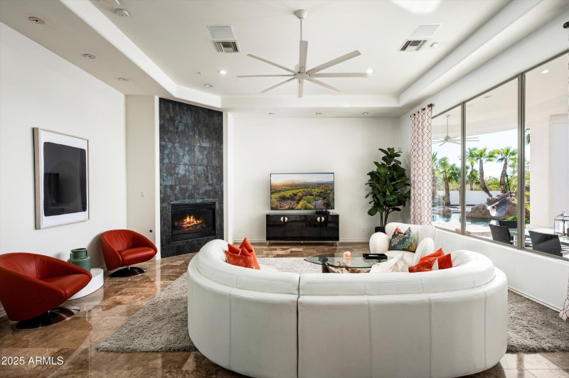 16-5901 E Mountain View Rd-16