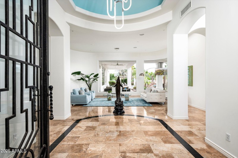 08-5901 E Mountain View Rd-8