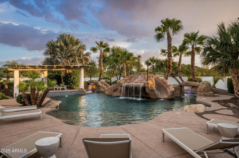 03-5901 E Mountain View Rd-3