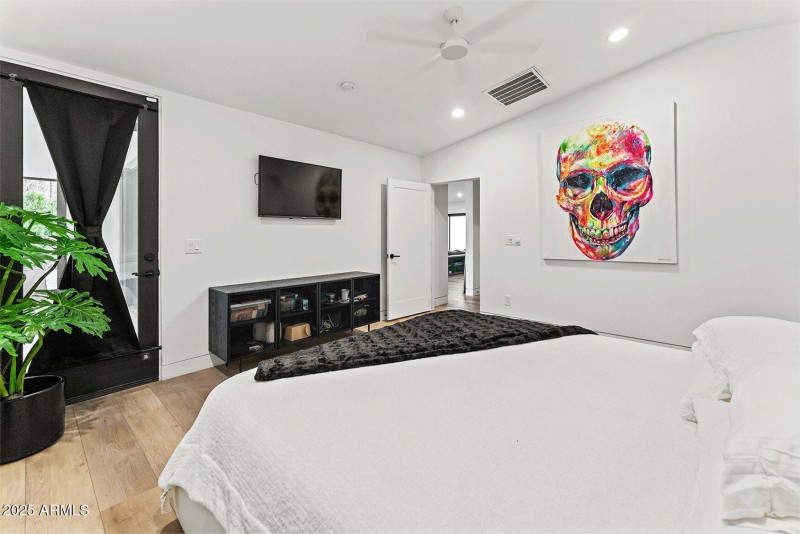 Untitled-1_0059_akb04695_0007_akb04799