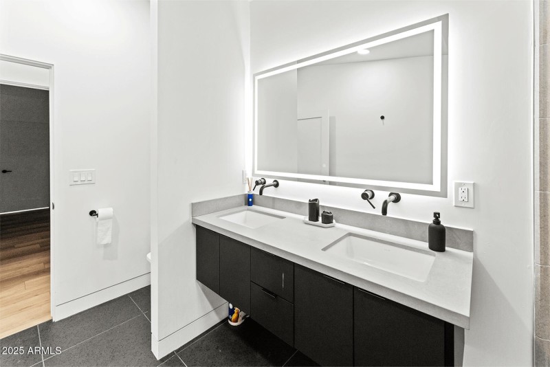 Untitled-1_0039_akb04695_0029_akb04721