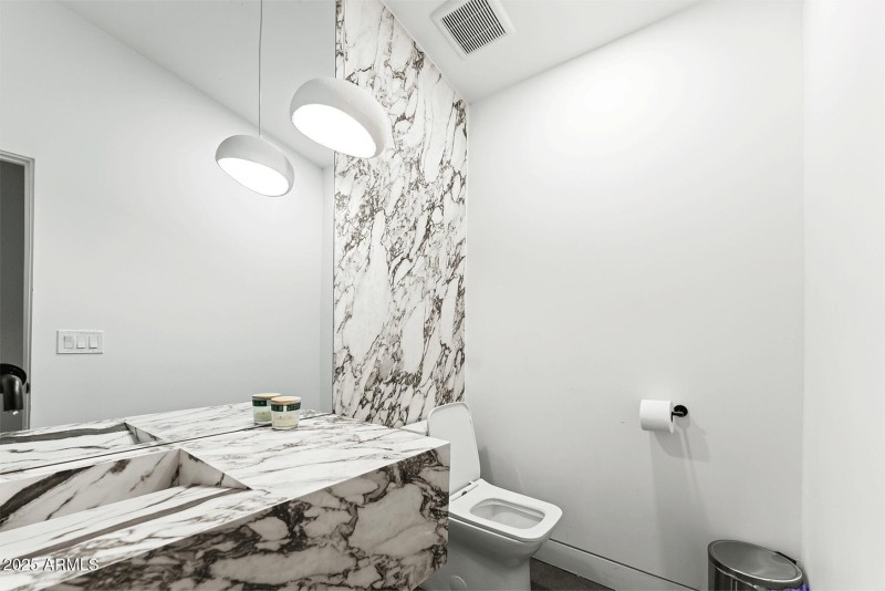 Untitled-1_0036_akb04695_0037_background