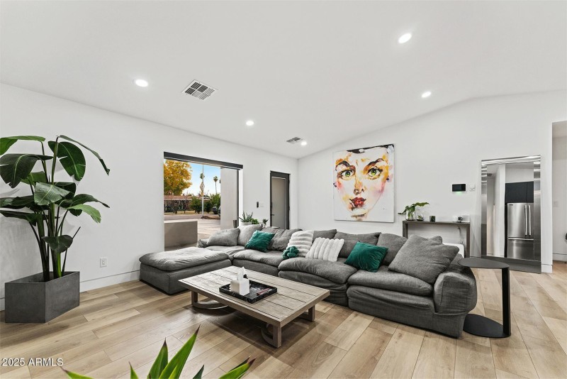 Untitled-1_0046_akb04695_0013_akb04780(1