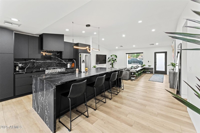 Untitled-1_0066_akb04695_0004_akb04813