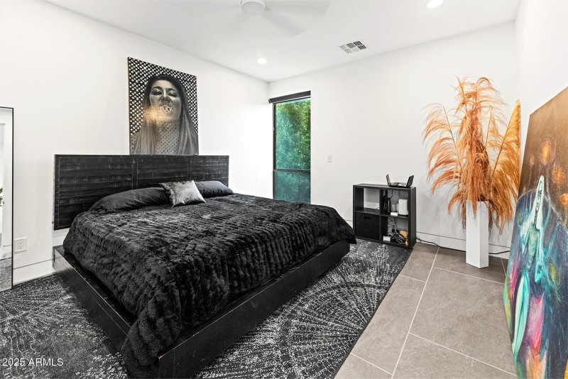 Untitled-1_0042_akb04695_0017_akb04761